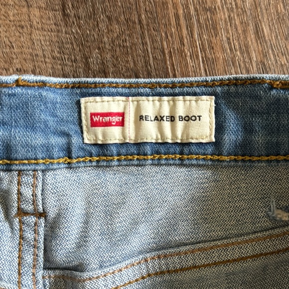 Men’s wrangler jeans. Smoke free, pet friendly home. - Picture 3 of 4